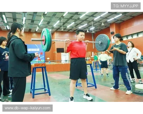 举重学院建立青少年长远成长档案体系,青少年举重纪录